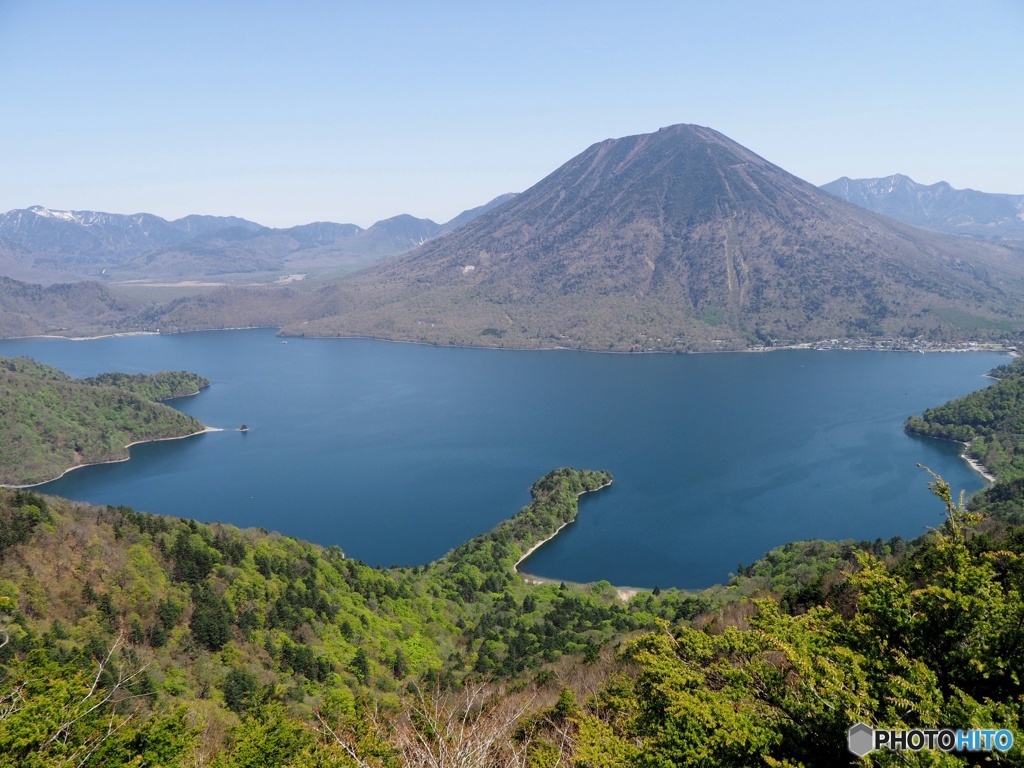中禅寺湖と男体山