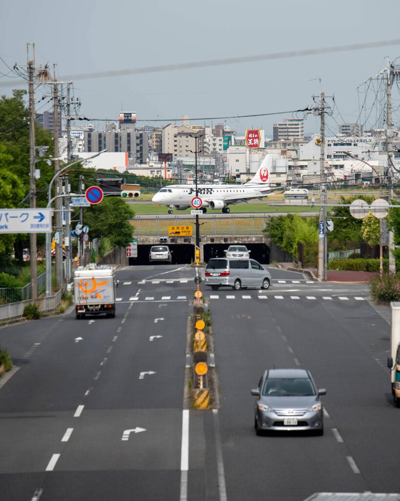 飛行場のある街並み