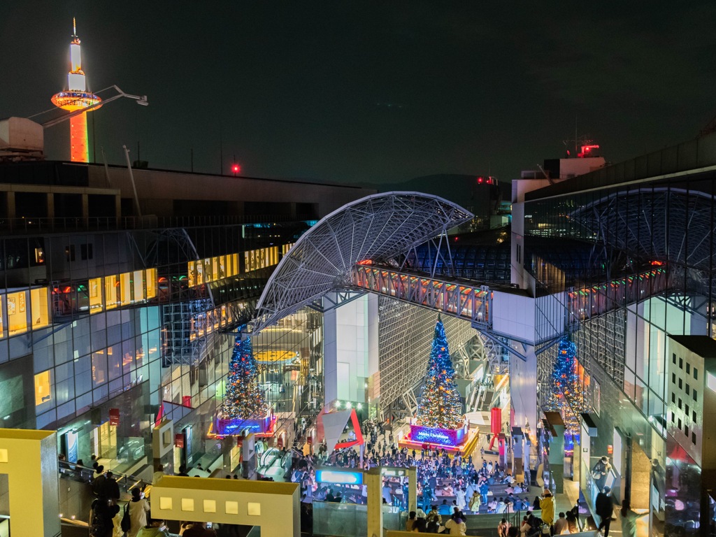 京都駅　大階段からのクリスマスツリー