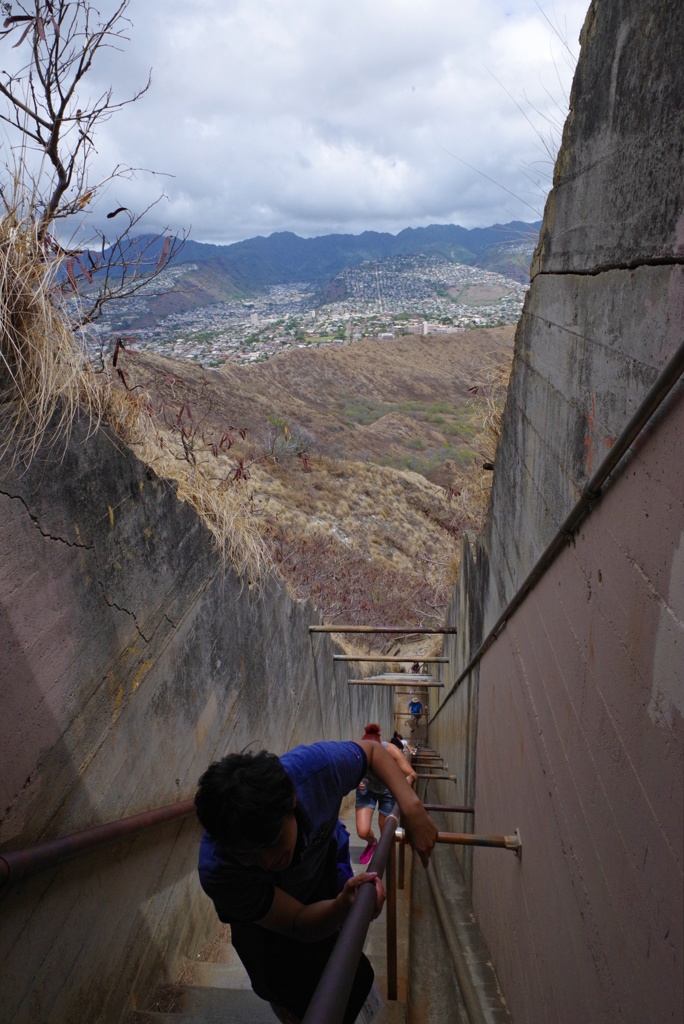 急階段の山道