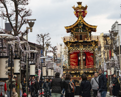 春の高山祭り