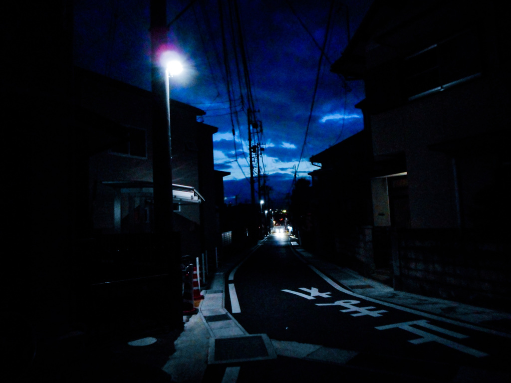 止まれ