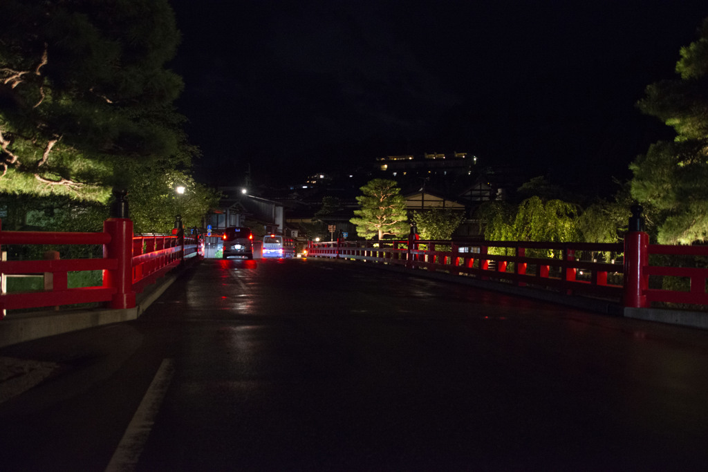 夜の高山中橋