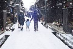 雪の高山三之町