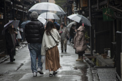 雨の高山三の町