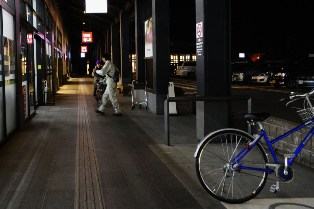 夜のショッピングモール