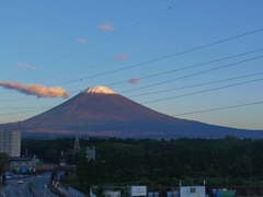 山頂は雪化粧