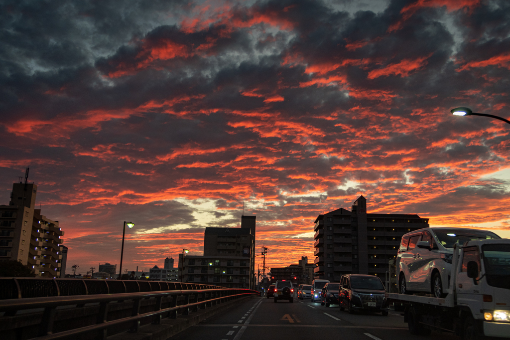 おどろおどろしい夕焼け