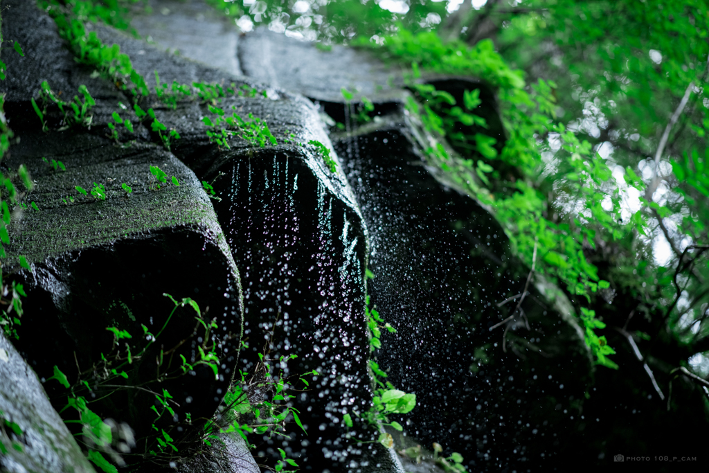 雨降滝