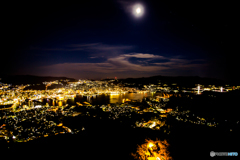 稲佐山の夜景と月