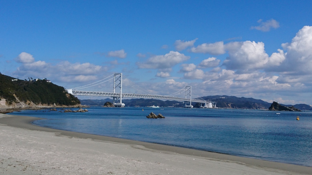 新幹線の夢を背負った橋。
