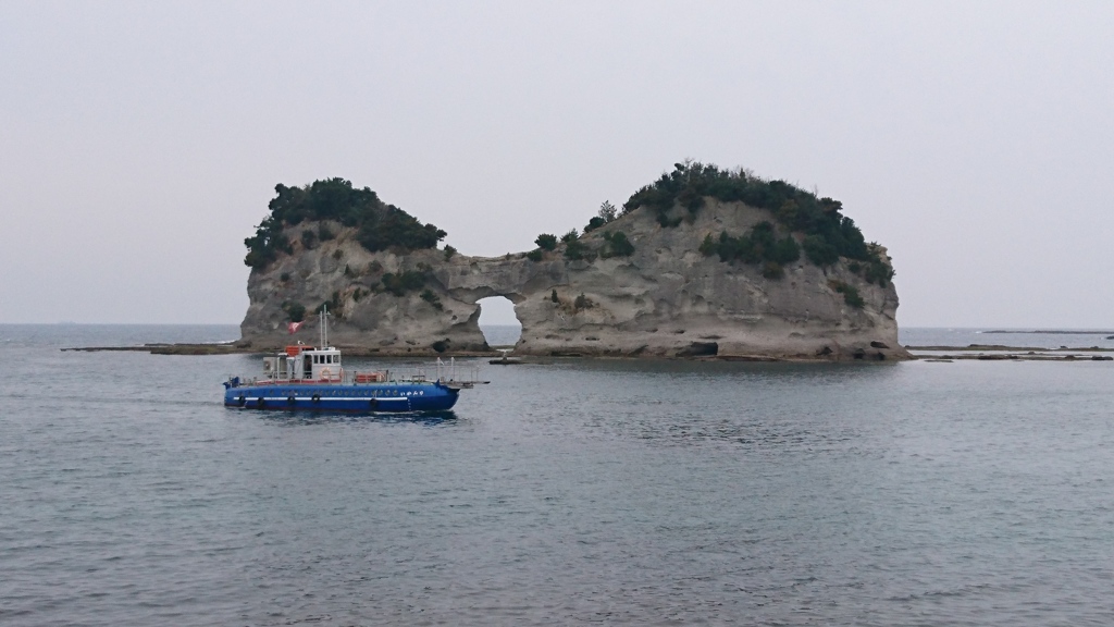 白浜の円月島。