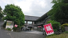 新撰組の旗がゆく。