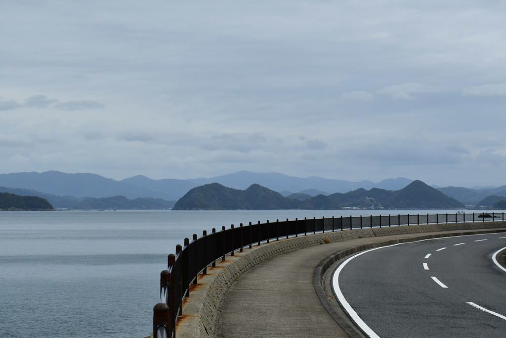 海辺を行く。