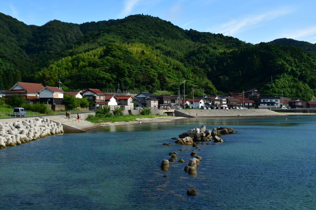 或る漁村。