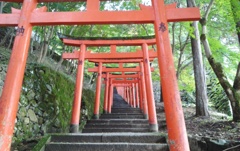 山名の赤い鳥居。