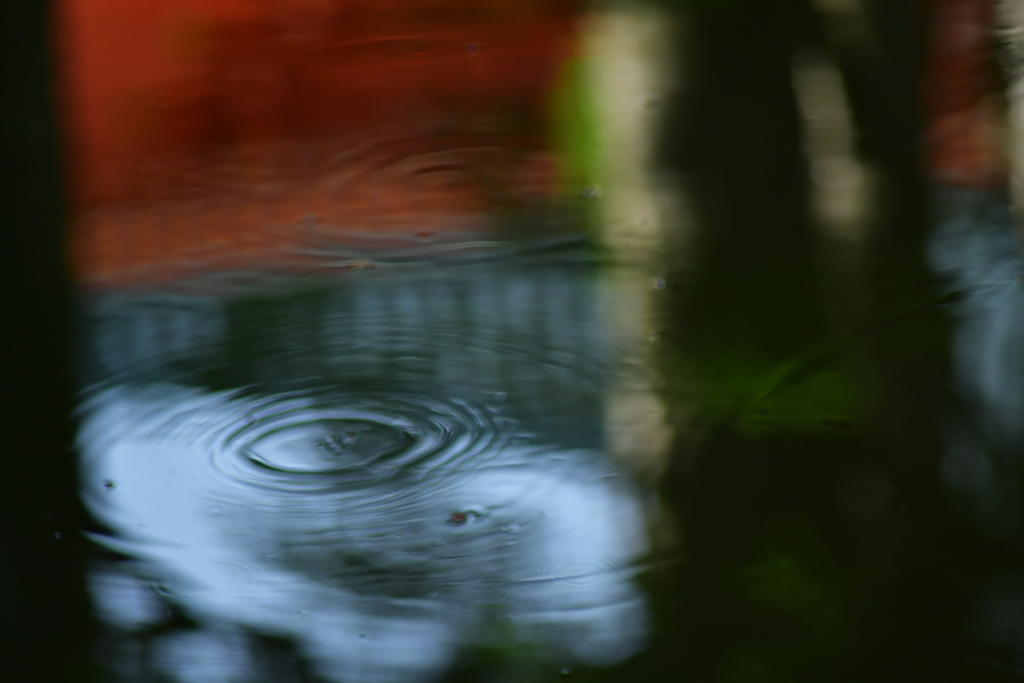 水面に。