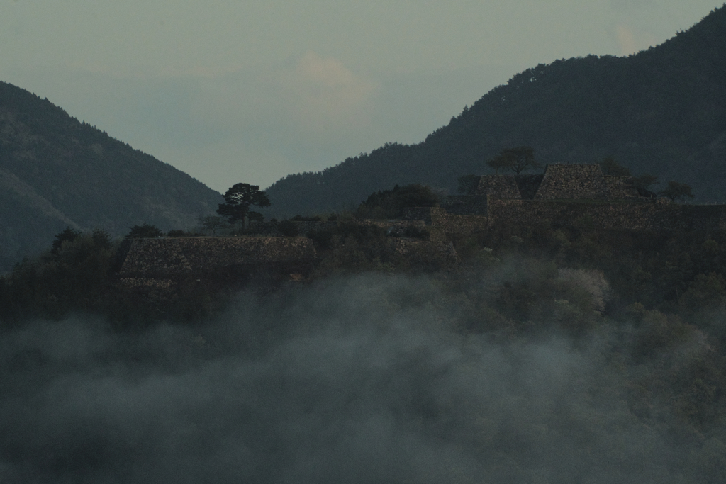 雲上の城。