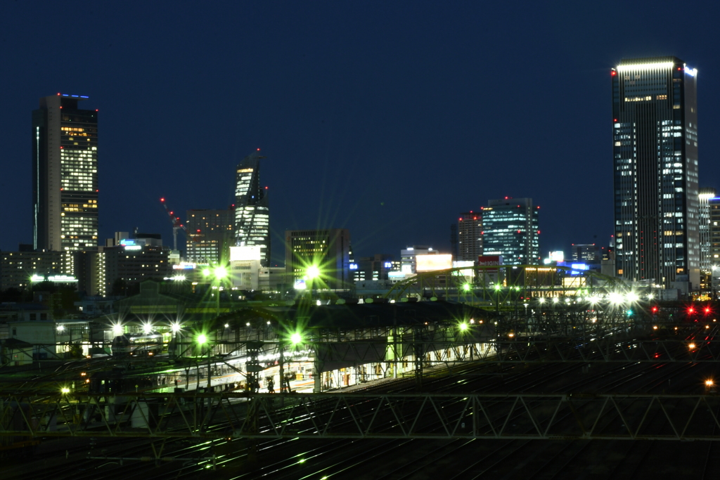 夜の帳が降りる頃。