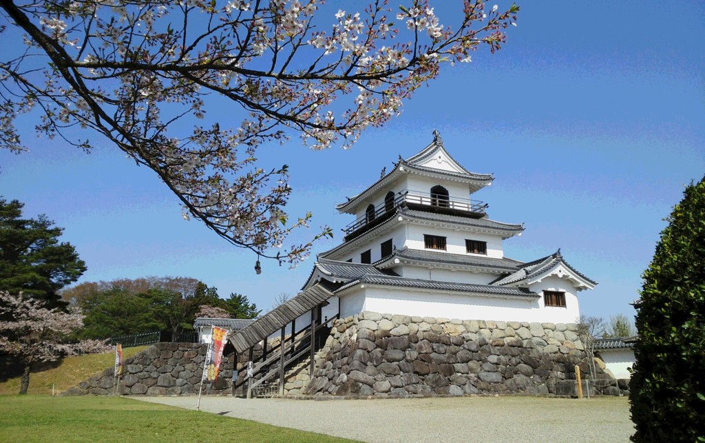 white stone castle。