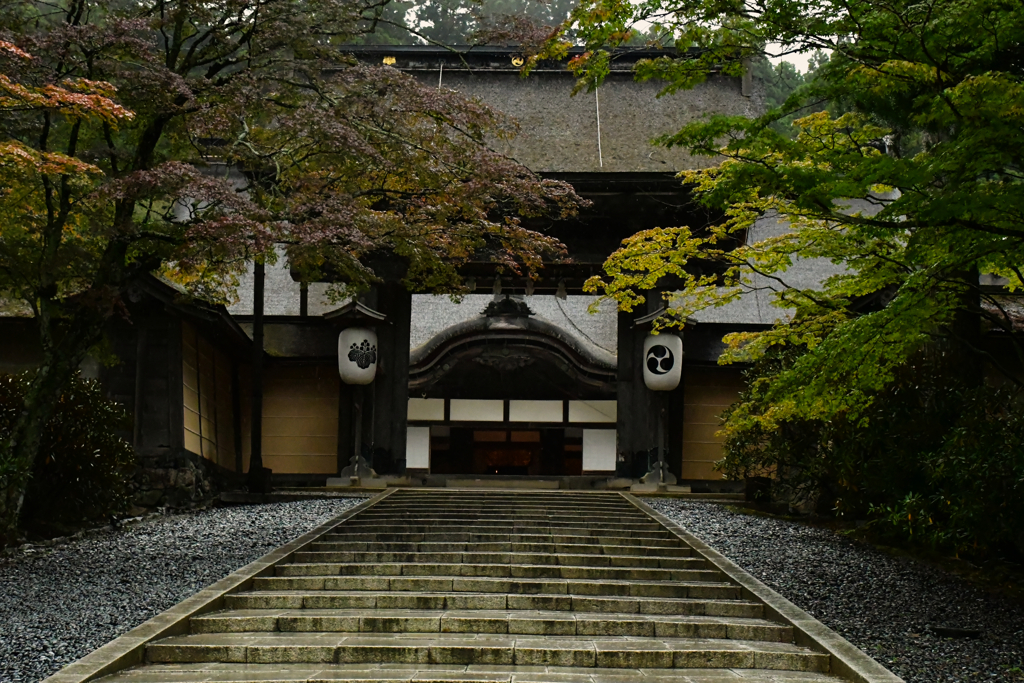 正門。