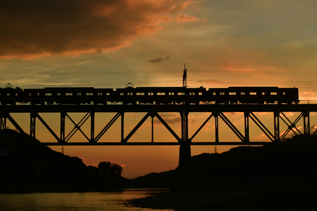 夕暮れ列車。