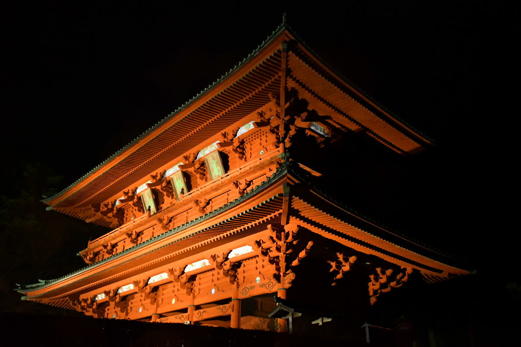 聖地の夜。