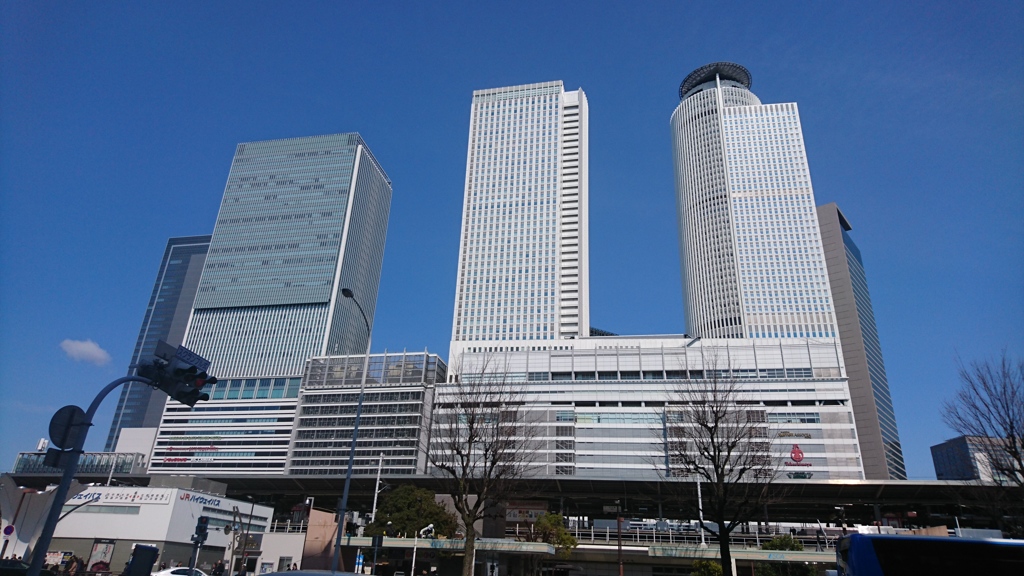 名古屋駅前にて。