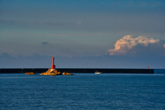 夕陽に赤い帆。