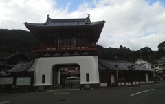 お寺ではありません。