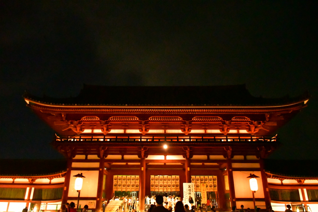 茜の門。