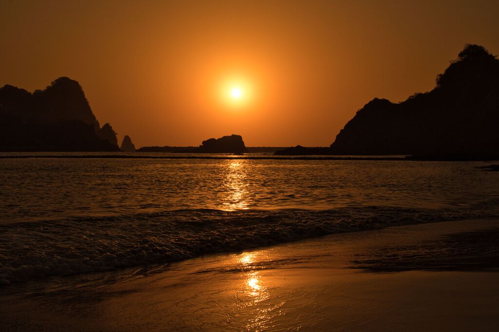 潮騒に夕陽。
