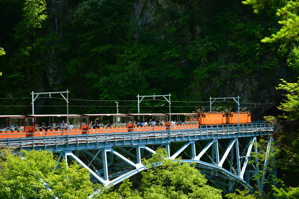 峡谷を行く。