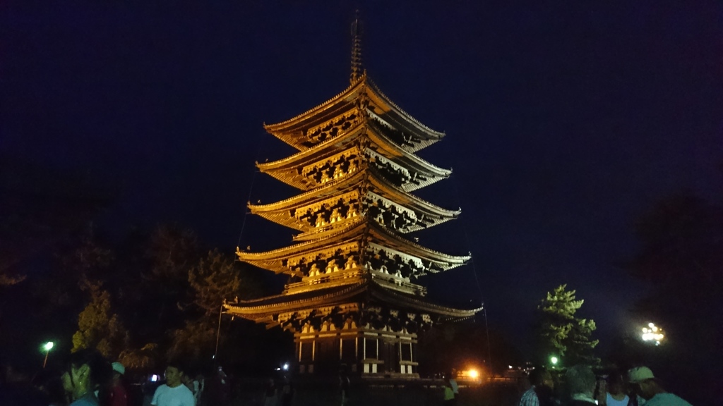 華やいだ夜。
