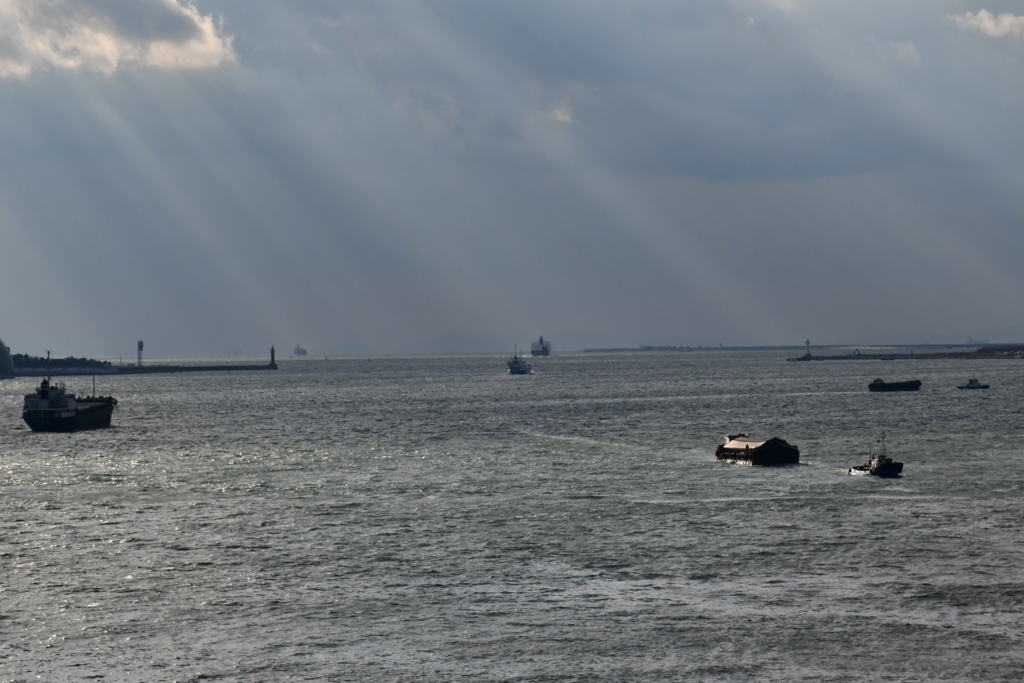 大阪湾情景。