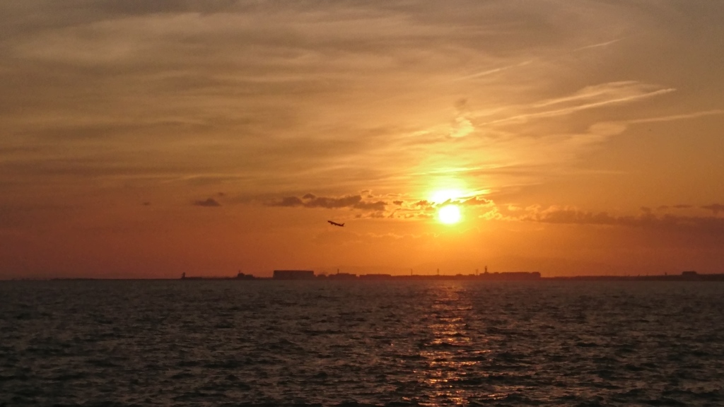 海の向こうに…。