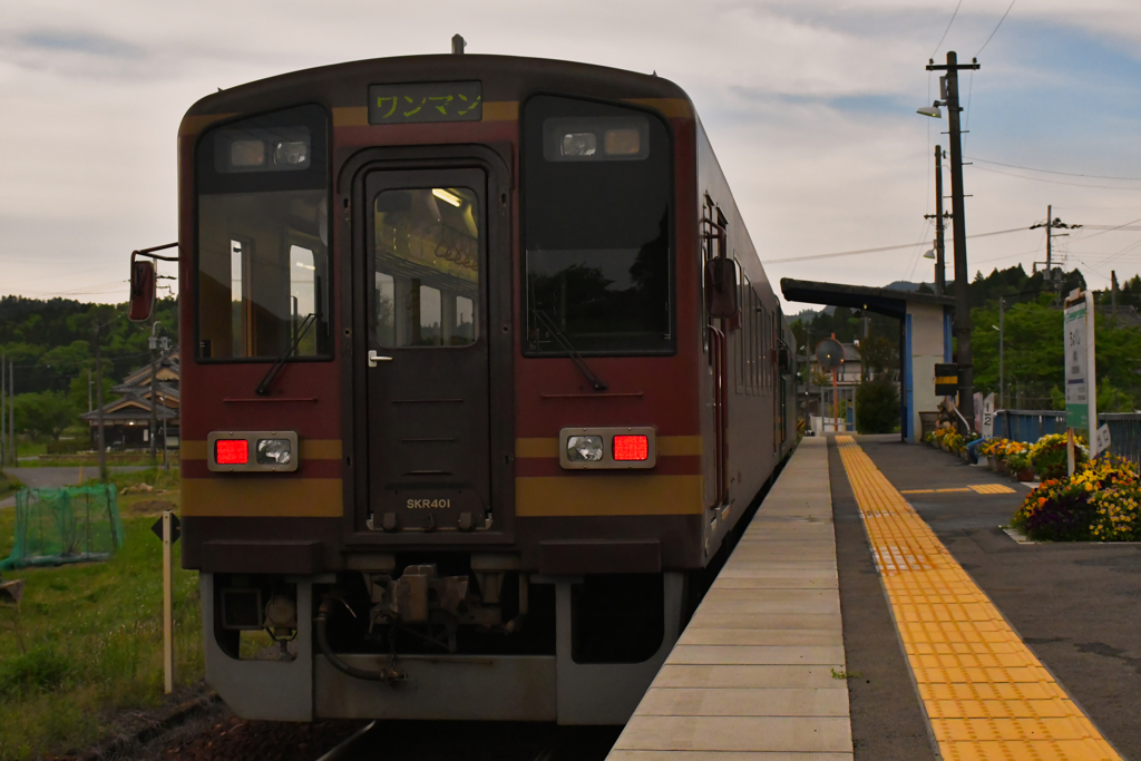 勅旨駅にて。