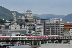 城と新幹線。