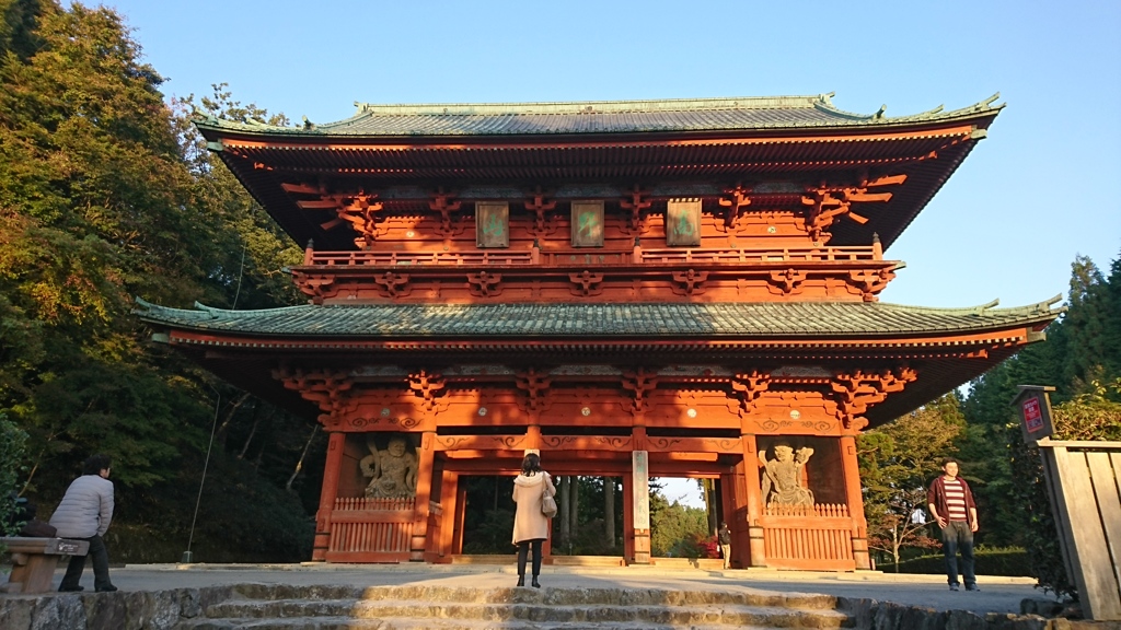 高野山大門。