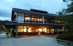 仏蘭西人も浸かる名湯。