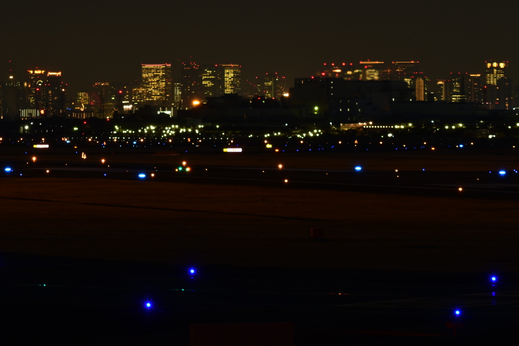 大阪空港より。