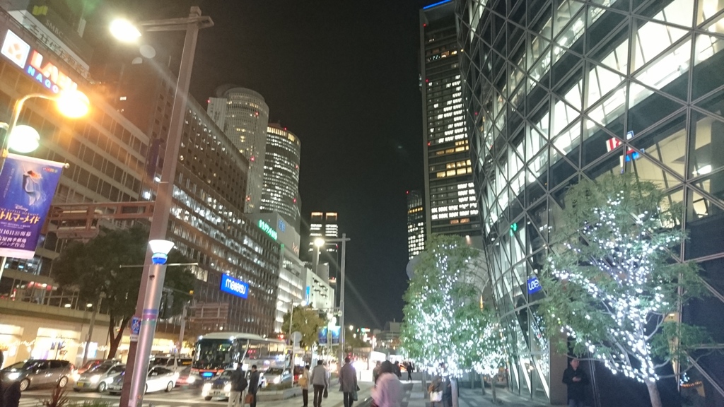 年の瀬近づく名古屋駅前。