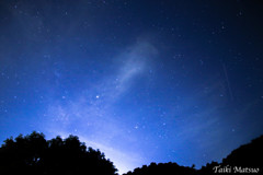 夜空に流れ星