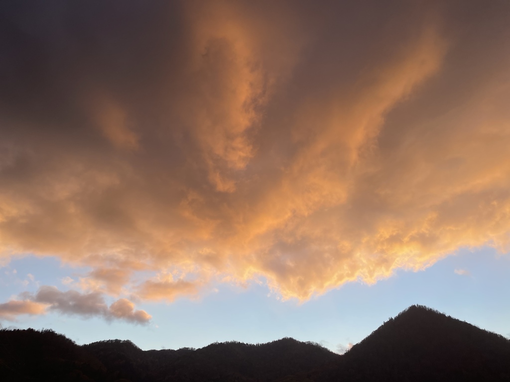 燃えるような雲