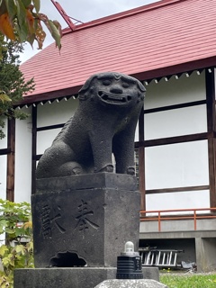 笑顔な狛犬