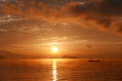 竹生島 昇る太陽
