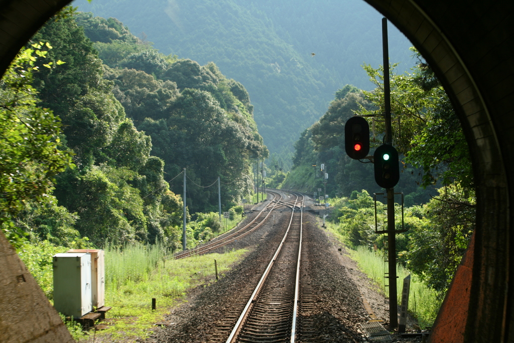 トンネルの先