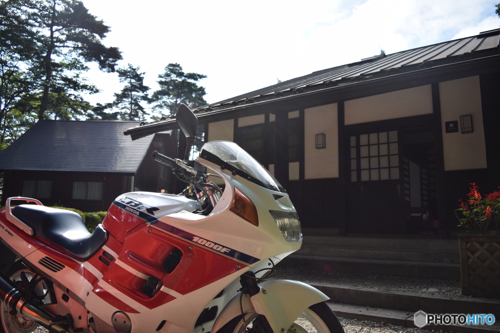 朝とバイクとコテージと