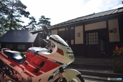 朝とバイクとコテージと