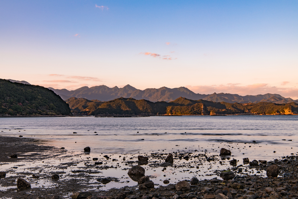 夕暮れの水辺